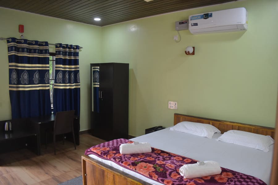 gokarna resorts near om beach